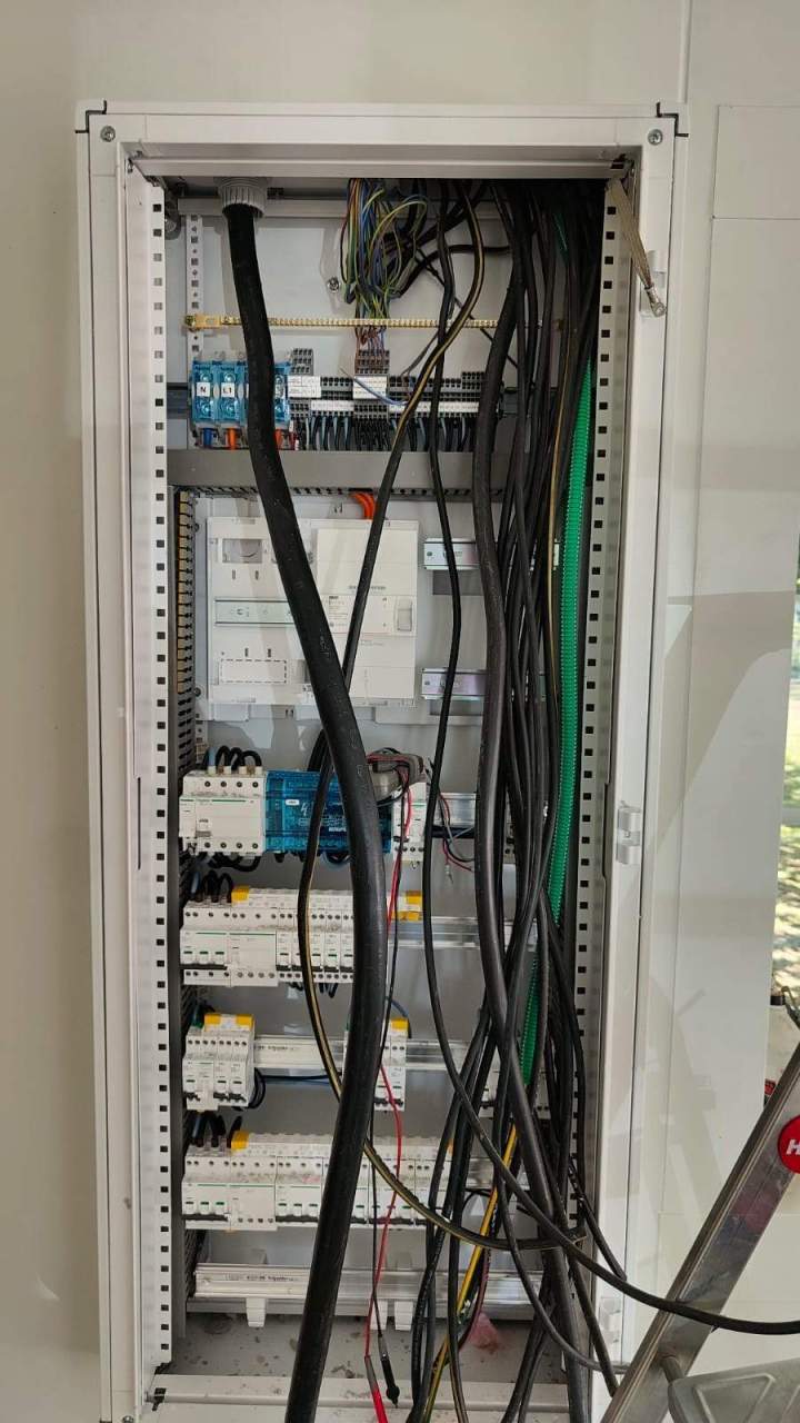 49178a4d 321a 4704 a23c c3f23b51a070